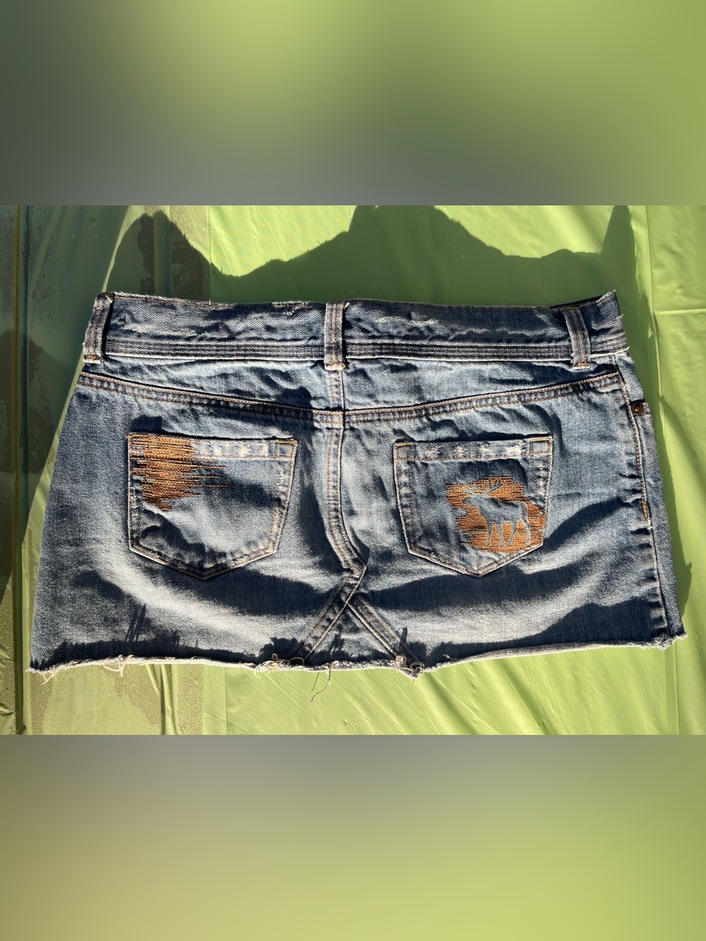 AMBERCROMBIE AND FITCH MINI SKIRT WITH EMBROILED MOOSE 🫎 POCKET SIZE 00 OR 16 k